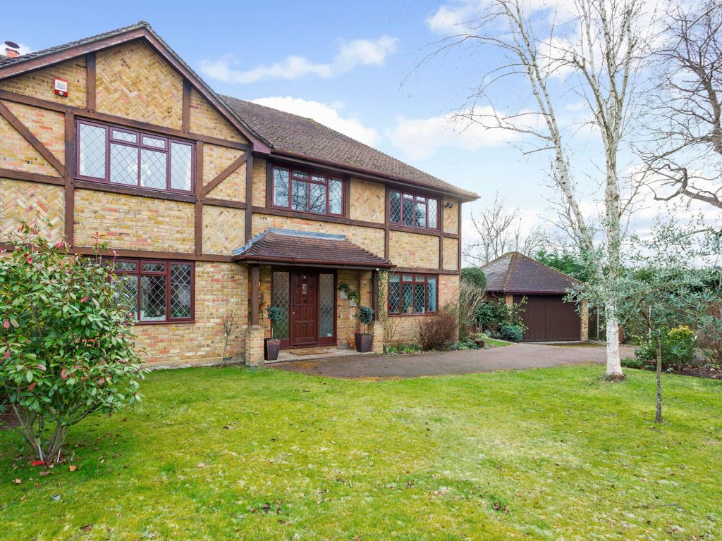5 bed detached house for sale in Bramblewood, Merstham RH1, £1,350,000