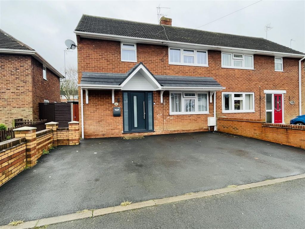 3 bed semi-detached house for sale in Tudor Crescent, Atherstone CV9, £245,000