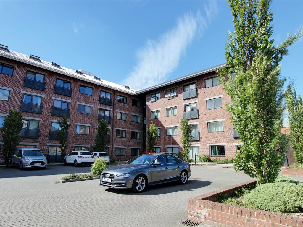 2 bed flat to rent in Markham Quay, Chesterfield, Derbyshire S41, £675 pcm