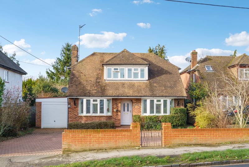 3 bed detached house for sale in Blind Lane, Bourne End SL8, £749,950