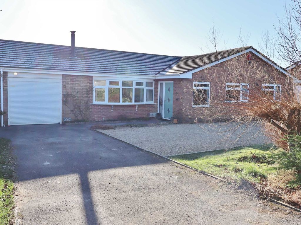 3 bed detached bungalow for sale in Suthmere Drive, Burbage SN8, £550,000