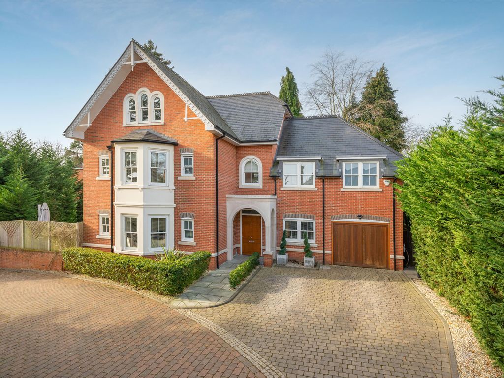 5 bed detached house to rent in Windsor Grey Close, London Road, Ascot SL5, £8,000 pcm