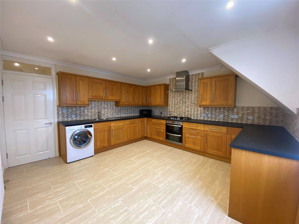 2 bed flat to rent in Cadbury Heath Road, Bristol, Gloucestershire BS30, £1,400 pcm