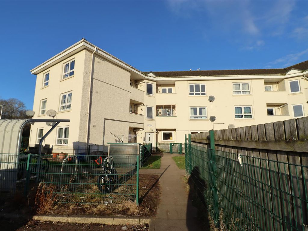 2 bed flat for sale in St. Valery Avenue, Inverness IV3, £100,000