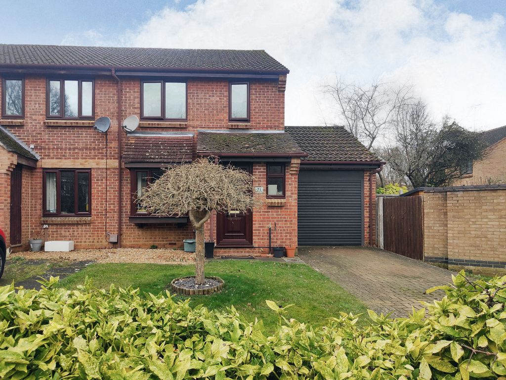 3 bed end terrace house for sale in Long Copse Chase, Chineham, Basingstoke RG24, £335,000