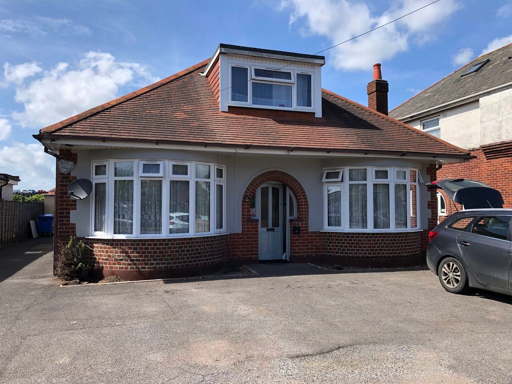 1 bed detached bungalow to rent in Ringwood Road, Parkstone, Poole BH12, £695 pcm