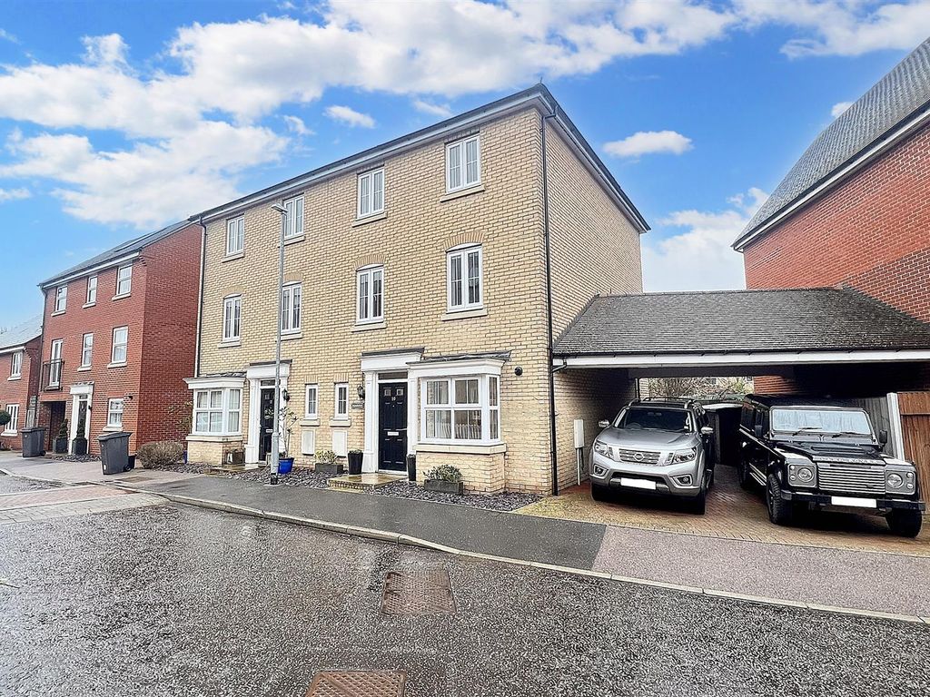 4 bed property to rent in Allard Way, Saffron Walden CB11, £2,250 pcm