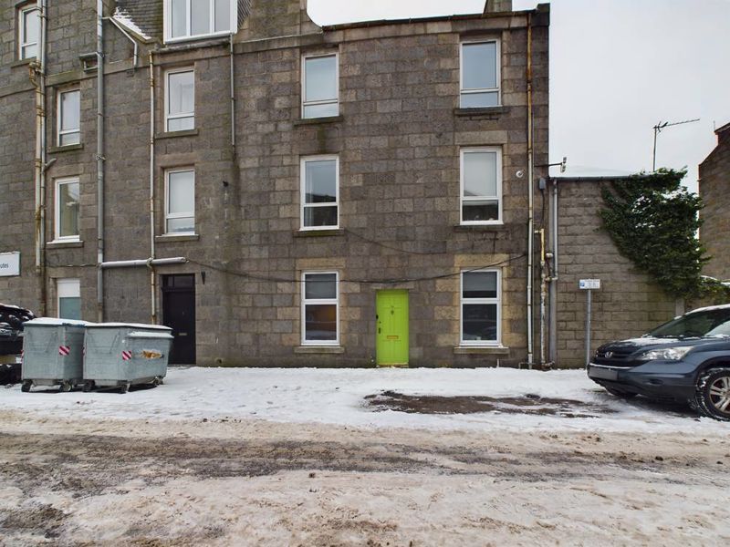 5 bed flat for sale in Belgrave Terrace, Aberdeen AB25, £195,000