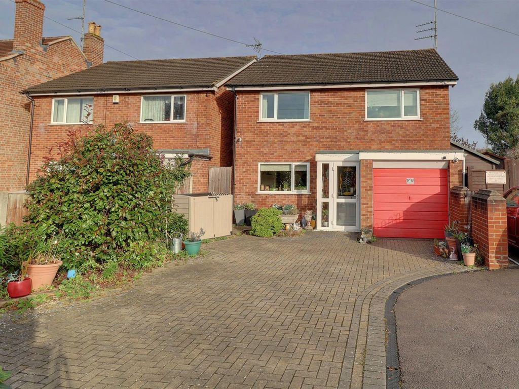 4 bed detached house for sale in Hucclecote Road, Gloucester GL3, £370,000