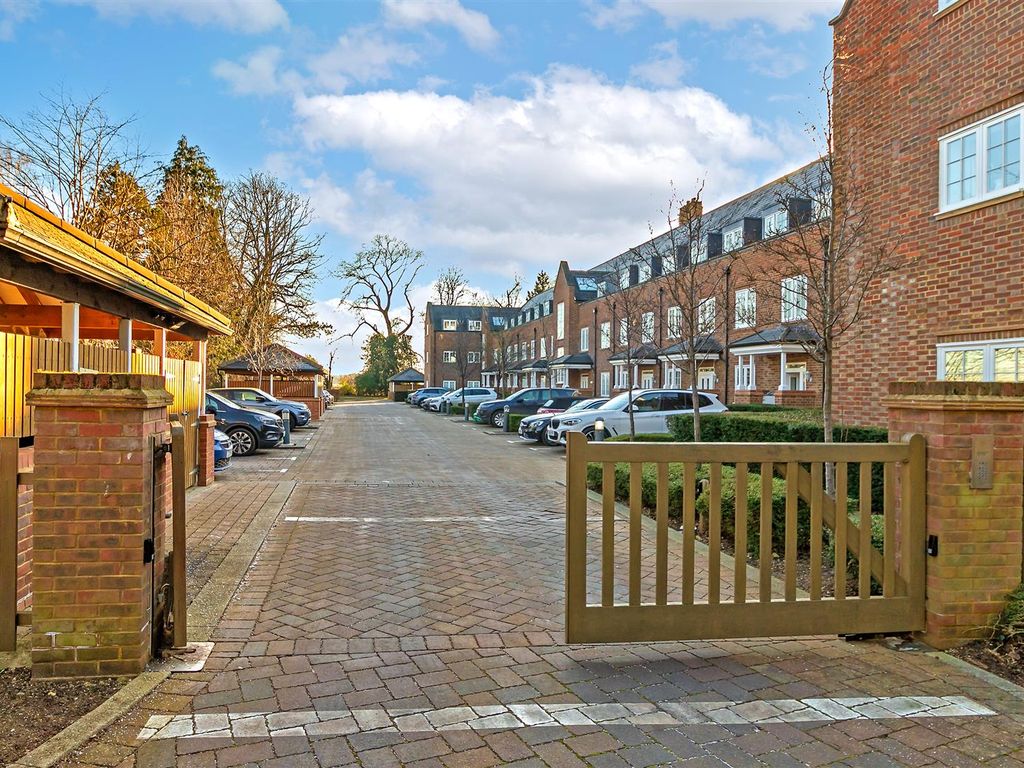 1 bed flat for sale in Pegrum Drive, London Colney, St. Albans AL2, £317,500