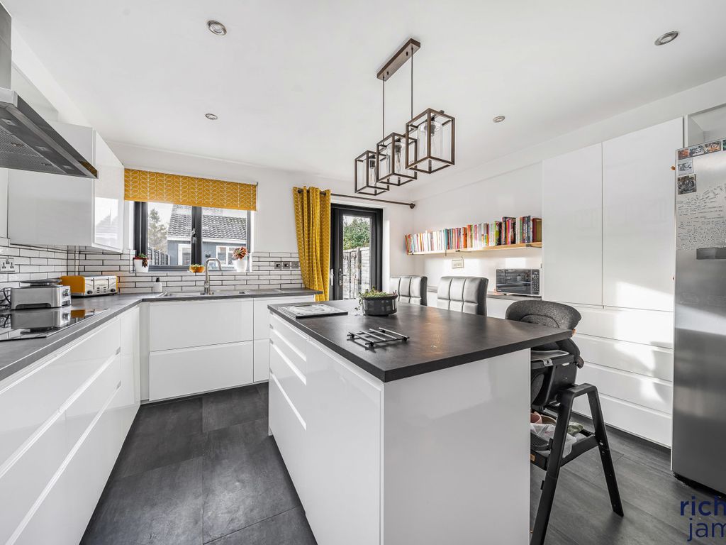4 bed terraced house for sale in Wootton Bassett Road, Swindon SN1, £290,000