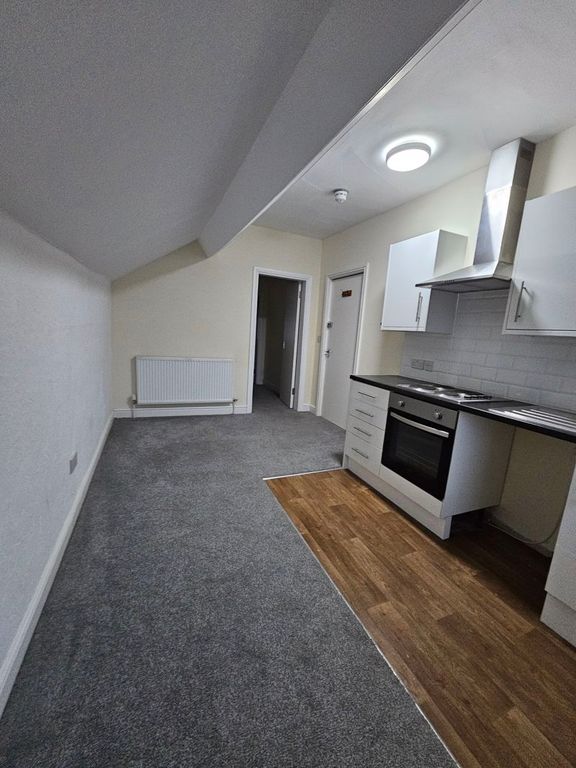 1 bed flat to rent in 1 Bedroom Flat, Abbey Rd, Llandudno LL30, £675 pcm