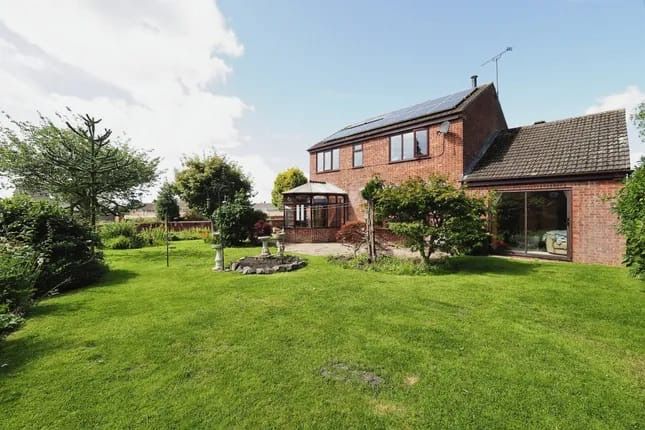 3 bed detached house for sale in Pendean Close, Blackwell, Alfreton DE55, £425,000