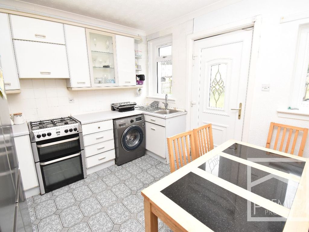 3 bed flat for sale in St. Brides Avenue, Uddingston, Glasgow G71, £85,000