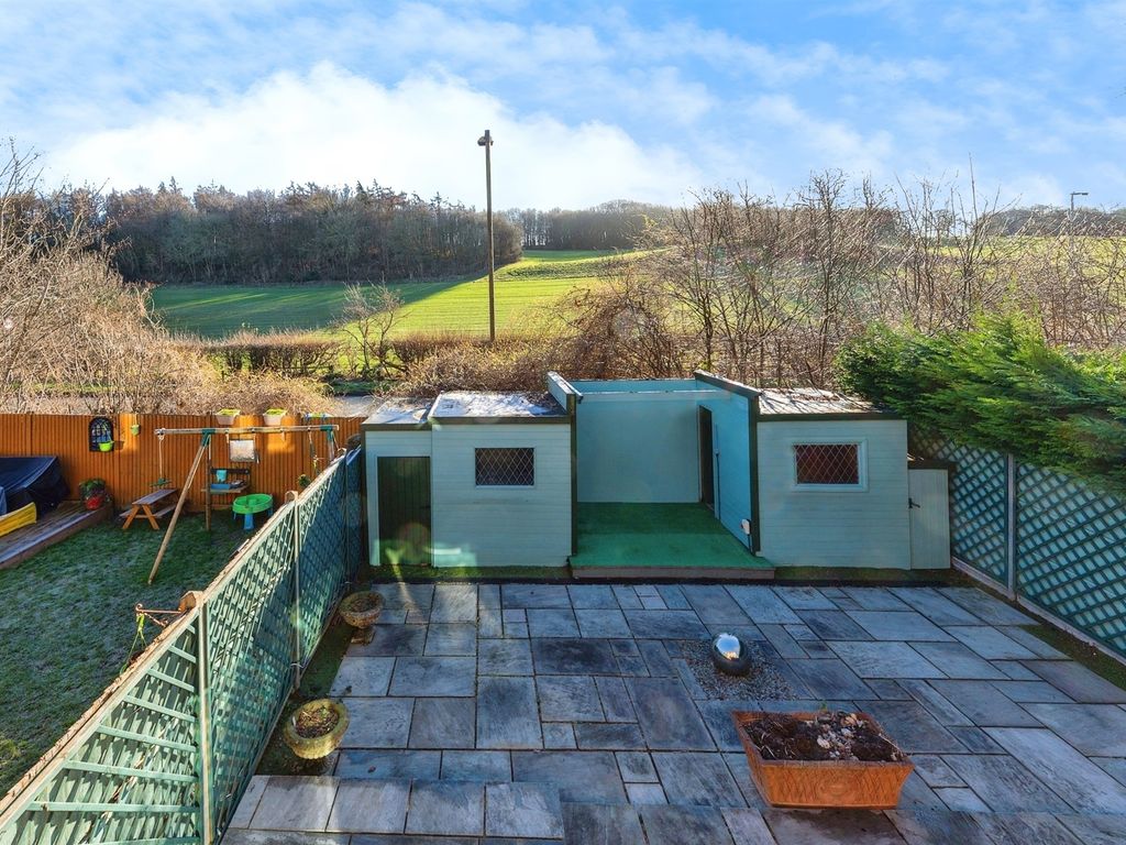 4 bed detached house for sale in Juniper Gardens, Welwyn AL6, £585,000