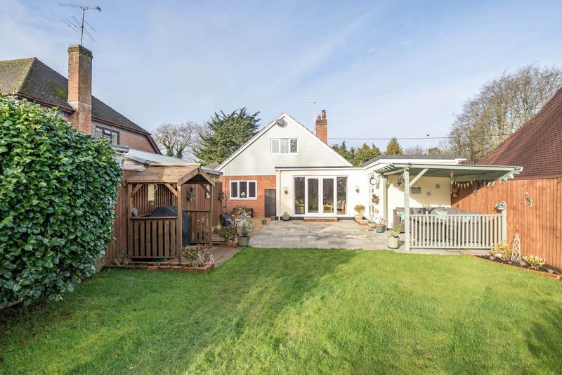 3 bed bungalow for sale in Winchester Road, Four Marks, Alton GU34, £690,000