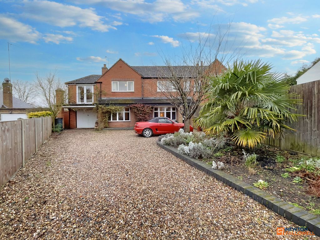 5 bed semi-detached house for sale in Newbold Road, Barlestone CV13, £360,000