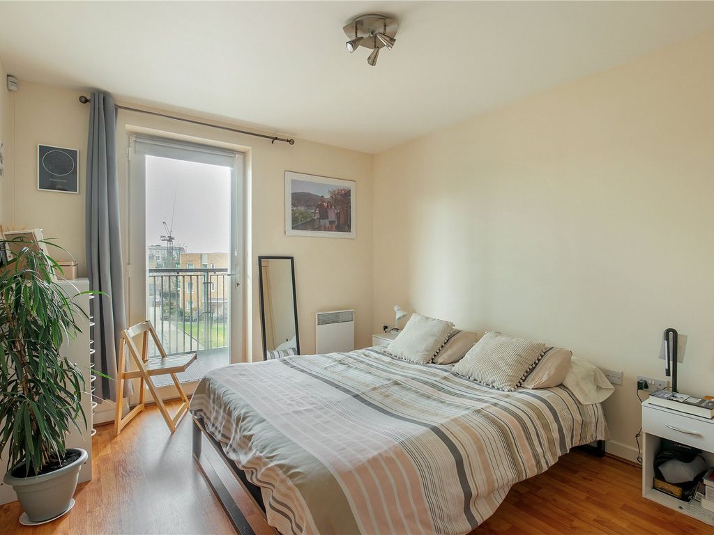 1 bed flat for sale in Warren Close, Cambridge, Cambridgeshire CB2, £325,000