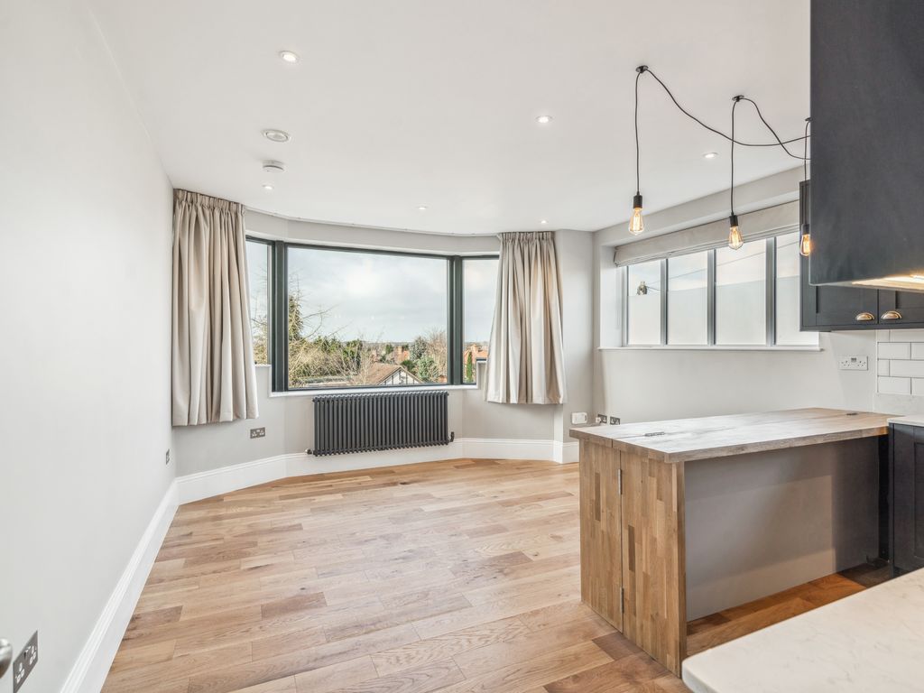 1 bed flat to rent in Gidar House, The Crossway, Uxbridge UB10, £1,600 pcm