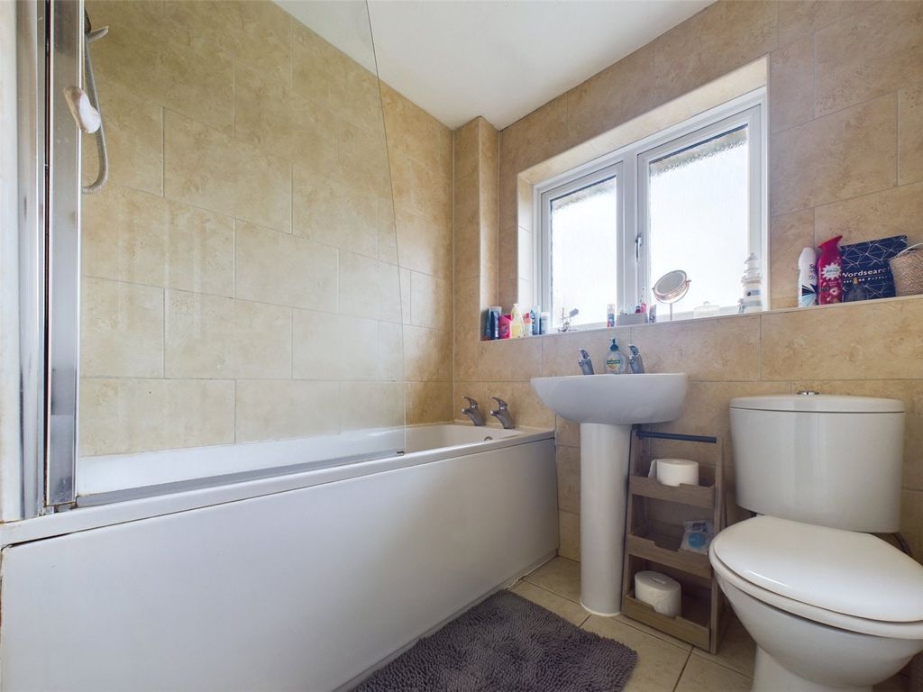 1 bed terraced house for sale in North Hill Drive, Romford RM3, £280,000