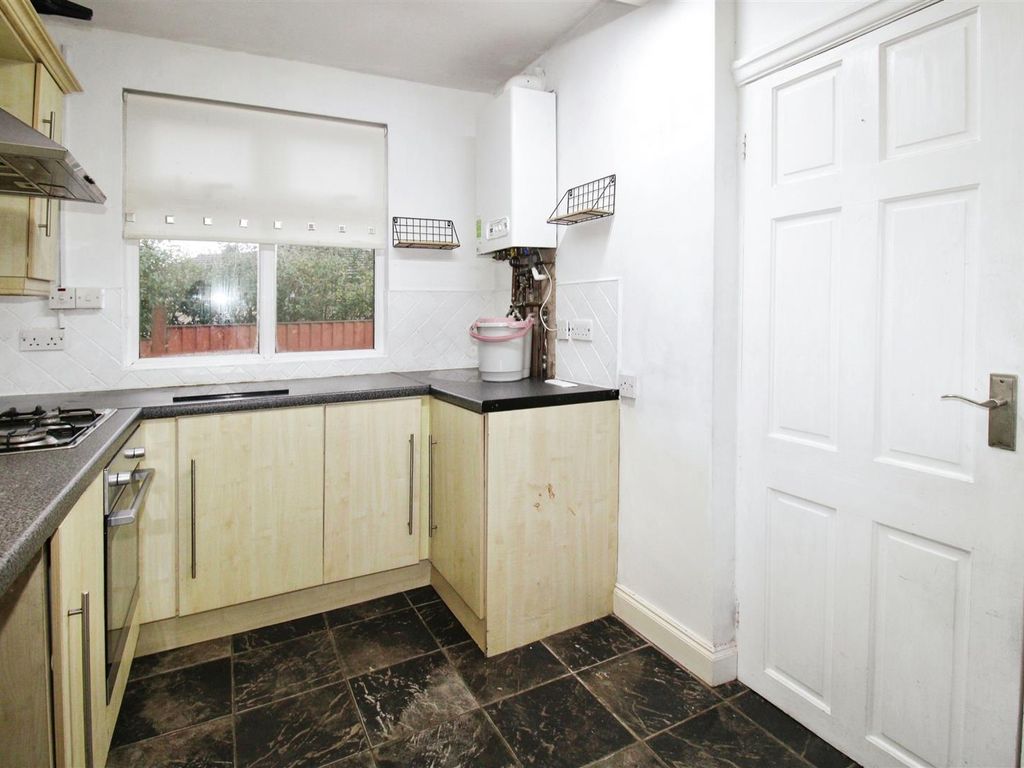3 bed semi-detached house to rent in Harrogate Road, Bradford BD2, £800 pcm