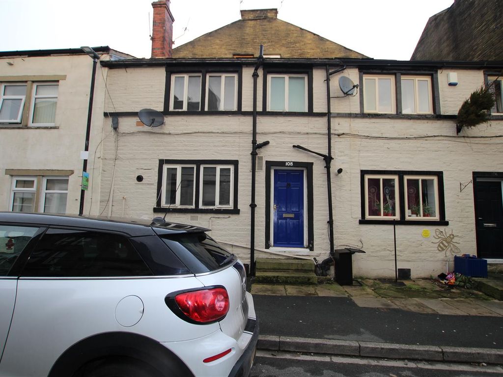 2 bed terraced house to rent in Market Street, Thornton, Bradford BD13, £625 pcm