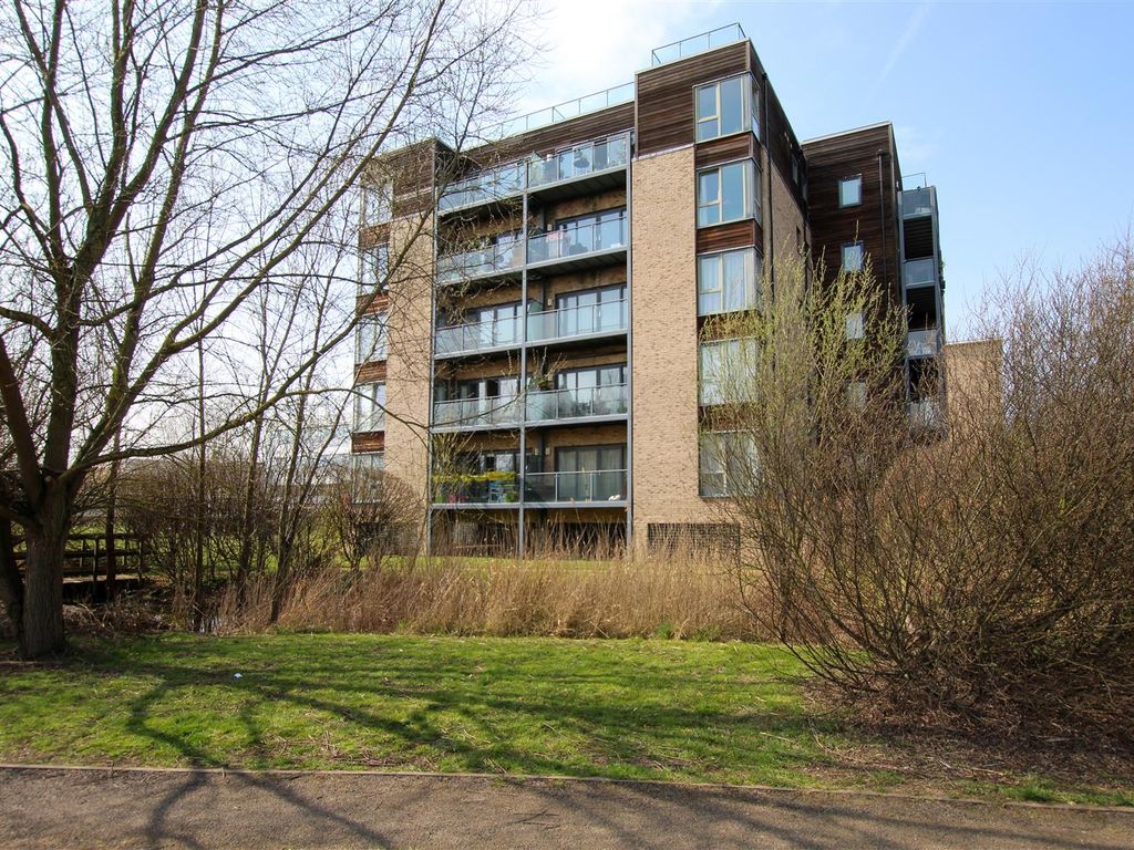 2 bed flat to rent in Fitzgerald Place, Cambridge CB4, £1,750 pcm