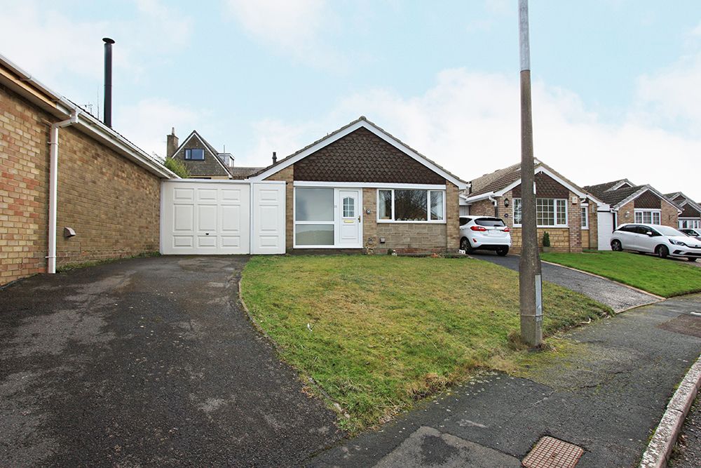 2 bed bungalow for sale in Islay Crescent, Highworth, Swindon SN6, £285,000