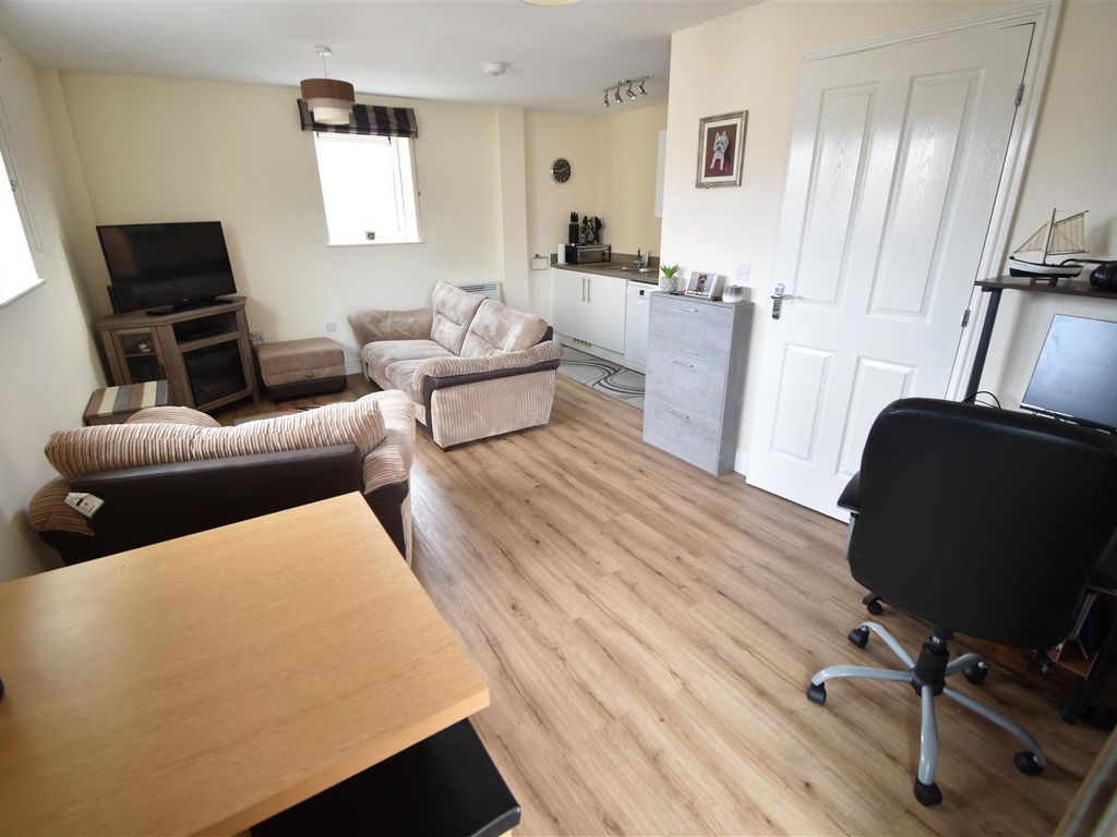 1 bed flat for sale in Mizzen Court, Portishead, Bristol BS20, £225,000