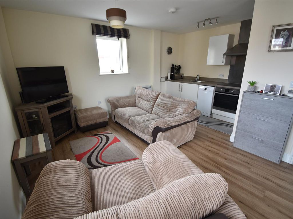 1 bed flat for sale in Mizzen Court, Portishead, Bristol BS20, £225,000