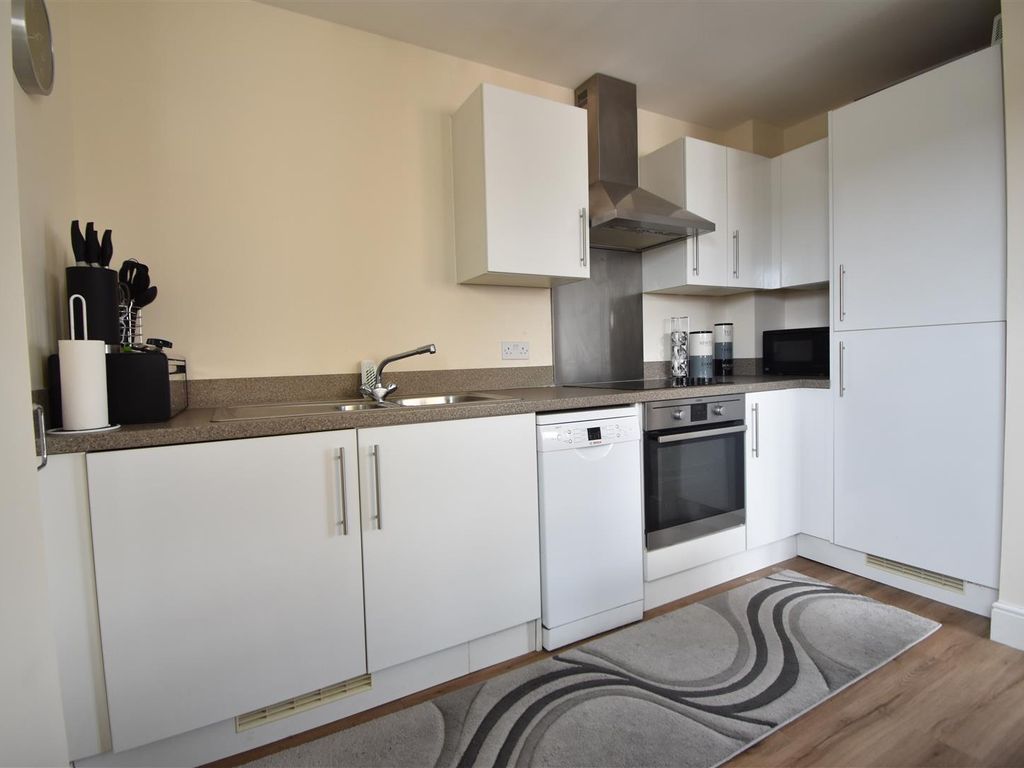 1 bed flat for sale in Mizzen Court, Portishead, Bristol BS20, £225,000