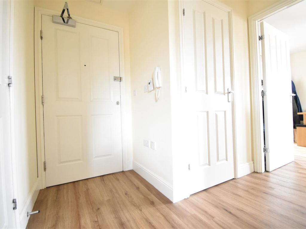 1 bed flat for sale in Mizzen Court, Portishead, Bristol BS20, £225,000