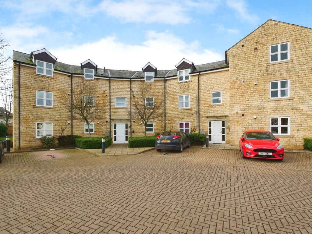 2 bed flat for sale in The Crescent, Wetherby LS23, £230,000