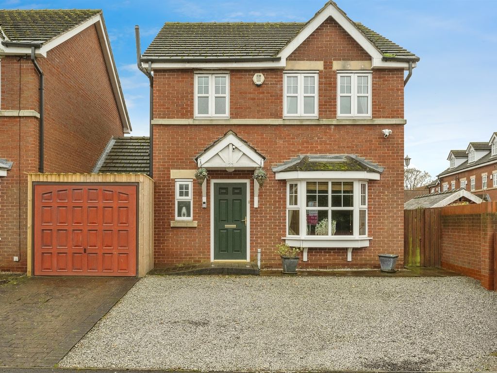 3 bed link-detached house for sale in Station Court, Thorne, Doncaster DN8, £220,000