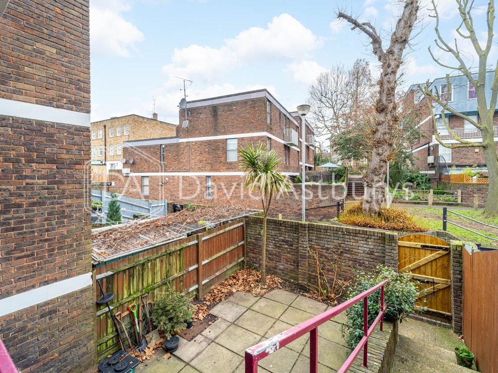 3 bed terraced house to rent in Caldy Walk, Islington, London N1, £3,500 pcm