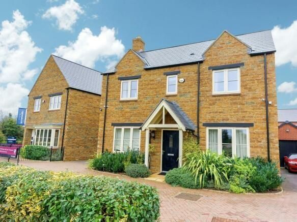 4 bed detached house to rent in Banbury, Oxfordshire OX16, £2,400 pcm