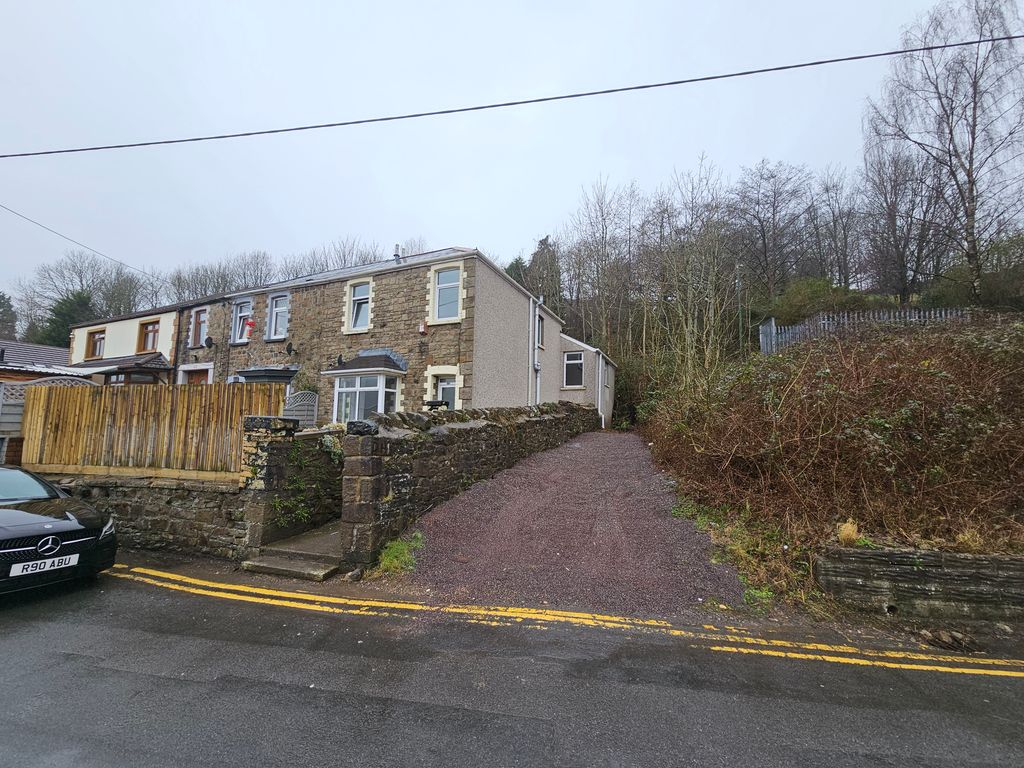4 bed end terrace house to rent in Alma Street, Abertillery NP13, £900 pcm