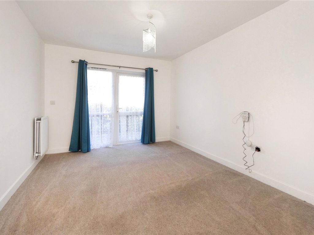 2 bed flat for sale in Litho House, Caxton Close, Edenbridge, Kent TN8, £243,750