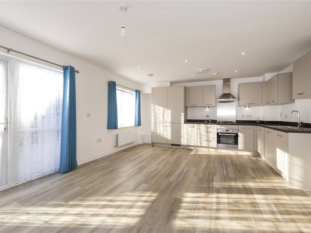2 bed flat for sale in Litho House, Caxton Close, Edenbridge, Kent TN8, £243,750