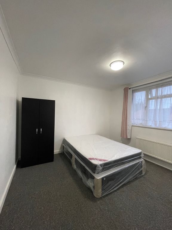 Room to rent in Gaskarth Road, Edgware HA8, £750 pcm
