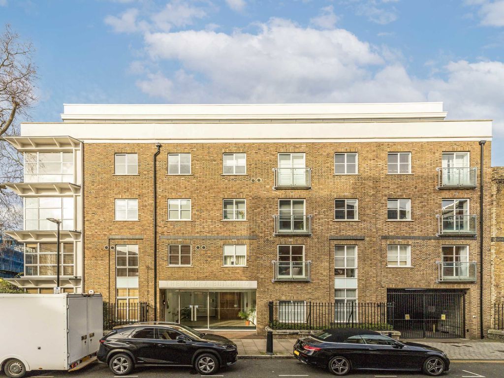 1 bed flat to rent in Hardwick Street, London EC1R, £2,700 pcm