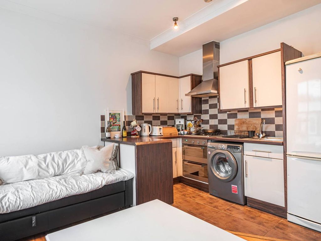2 bed flat for sale in Whewell Road, Archway, London N19, £500,000