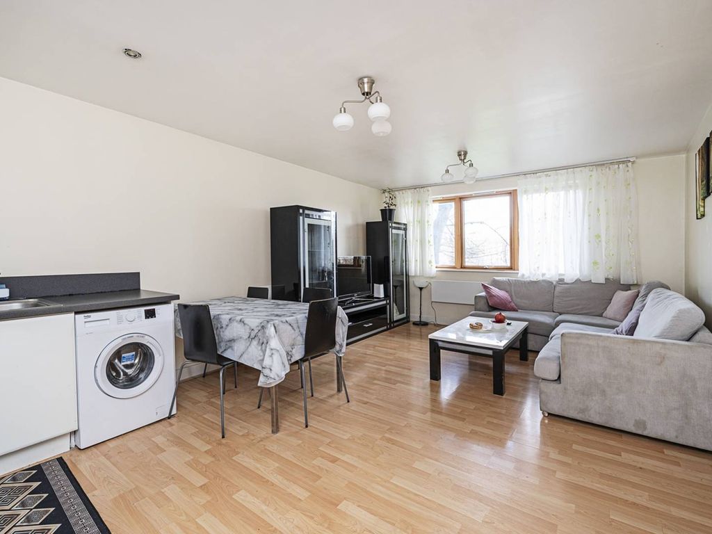 2 bed flat for sale in Bray Court, Meath Crescent, Bethnal Green, London E2, £450,000