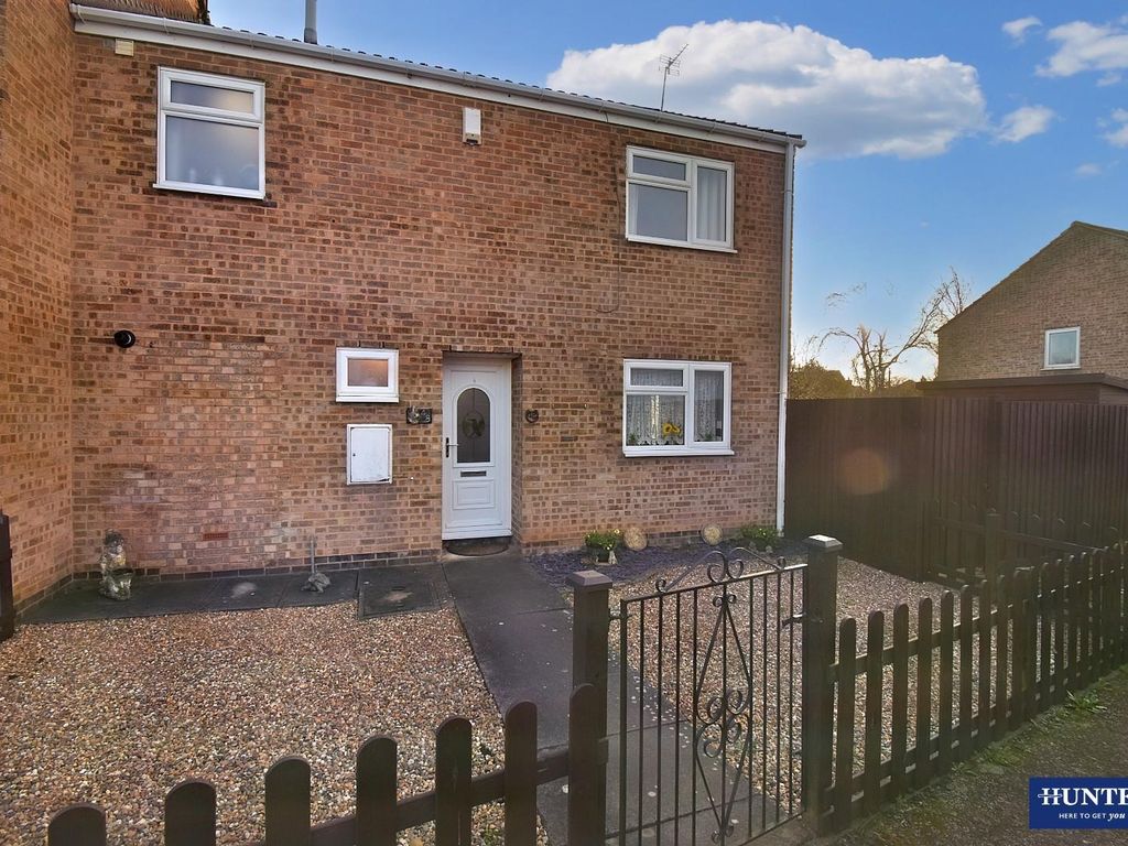 4 bed property for sale in Knightsbridge Road, Glen Parva, Leicester LE2, £240,000