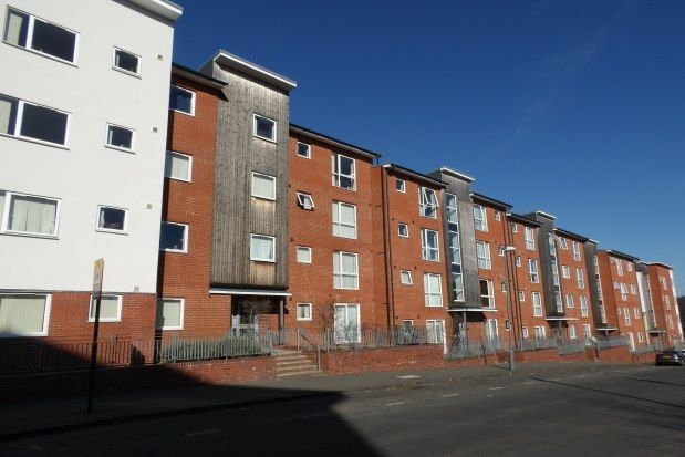 2 bed flat to rent in Great Colmore Street, Birmingham B15, £995 pcm