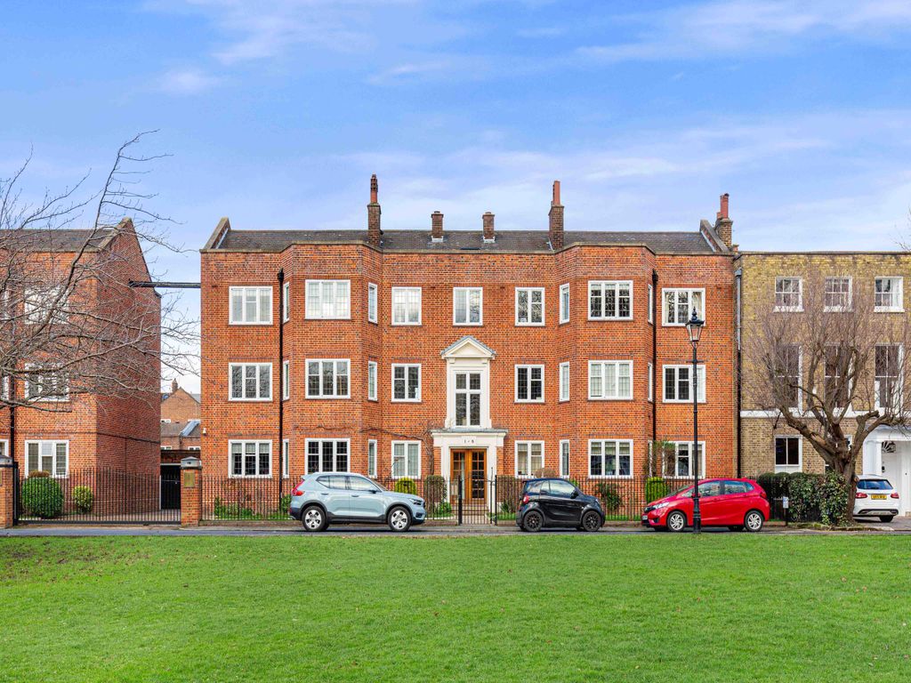 3 bed flat to rent in Little Green, Richmond TW9, £3,250 pcm