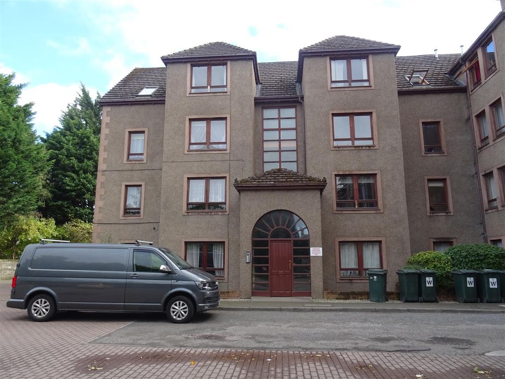 2 bed flat to rent in Dunkeld Road, Perth PH1, £700 pcm