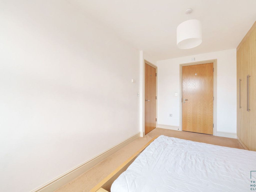 2 bed flat to rent in Church Road, Guildford GU1, £1,600 pcm