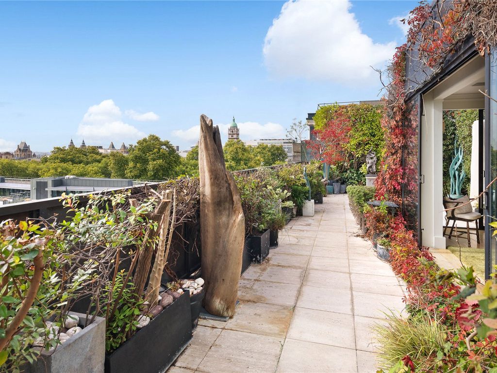 2 bed flat for sale in Kingston House South, Ennismore Gardens, London SW7, £6,500,000