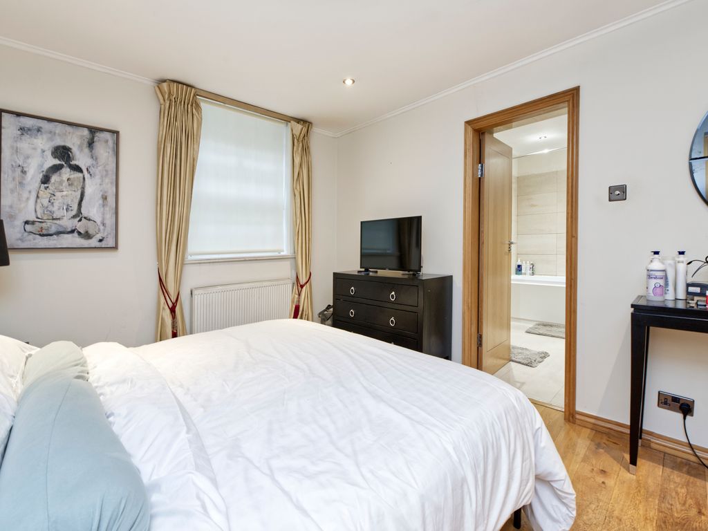 2 bed flat for sale in Draycott Place, London SW3, £1,250,000